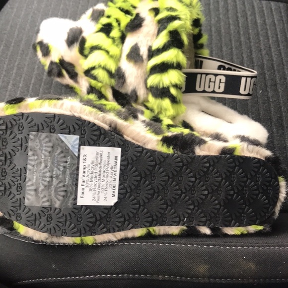 NWOT Ugg- furry slides size 6 - Picture 5 of 6